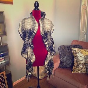 Black & white fancy scarf